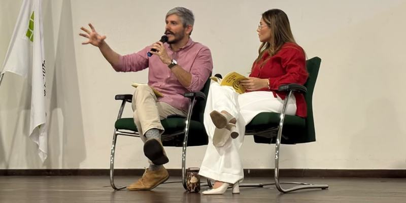 Palestra de Octávio Santiago durante a III Semana do Livro e da Biblioteca e o V Seminário da Editora do IFRN. Foto: Pablo Araújo.