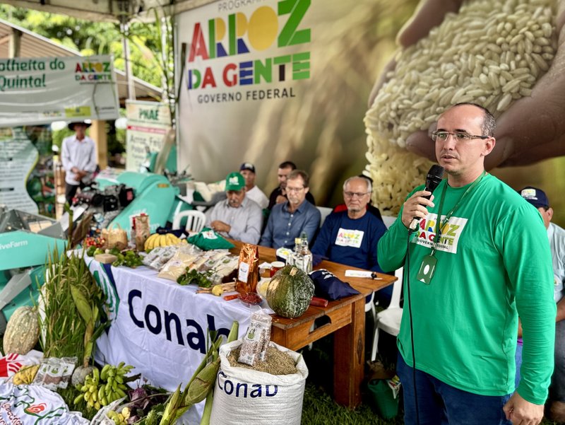 Prof. Paulo Vitor durante sua fala no município de João Pinheiro-MG (crédito: Gerência de Imprensa da Conab)
