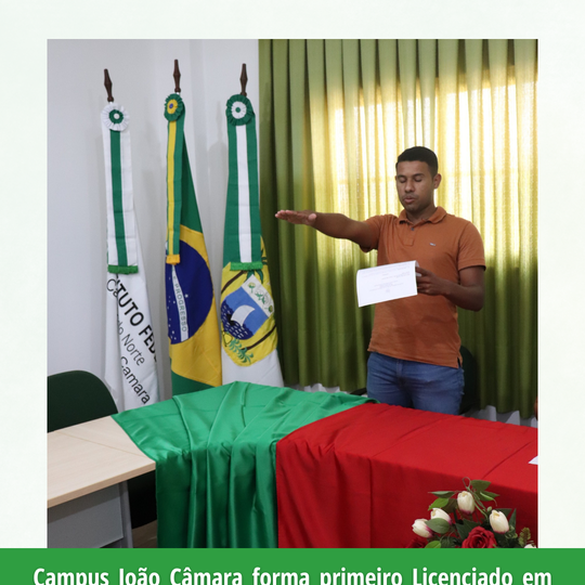 Marcilio Costa prestando juramento protocolar em cerimônia de Colação de Grau individual