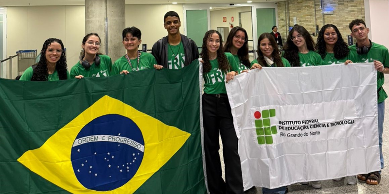 Estudantes em embarque para Equador. Foto: cedida