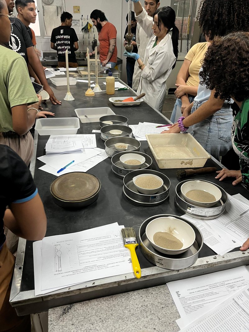 noticia edificacoes e estradas foto